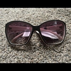Kardashian Kollection women’s sunglasses